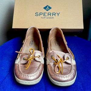 Like NEW! Metallic Sperry Angelfish women’s Top Sider shoes size 9.5 Rose Gold
